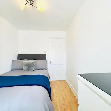 Thames View Apartment In Лондон Экстерьер фото