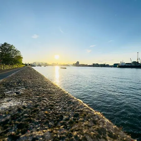 Thames View Apartment In Лондон Экстерьер фото