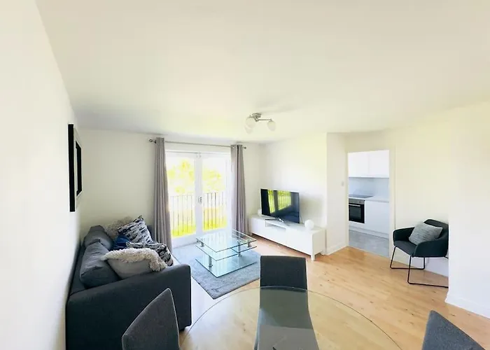 Thames View Apartment In London